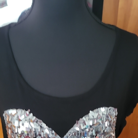 The Classic Black Tee with Silver Sequin Heart - Picture 4 of 9